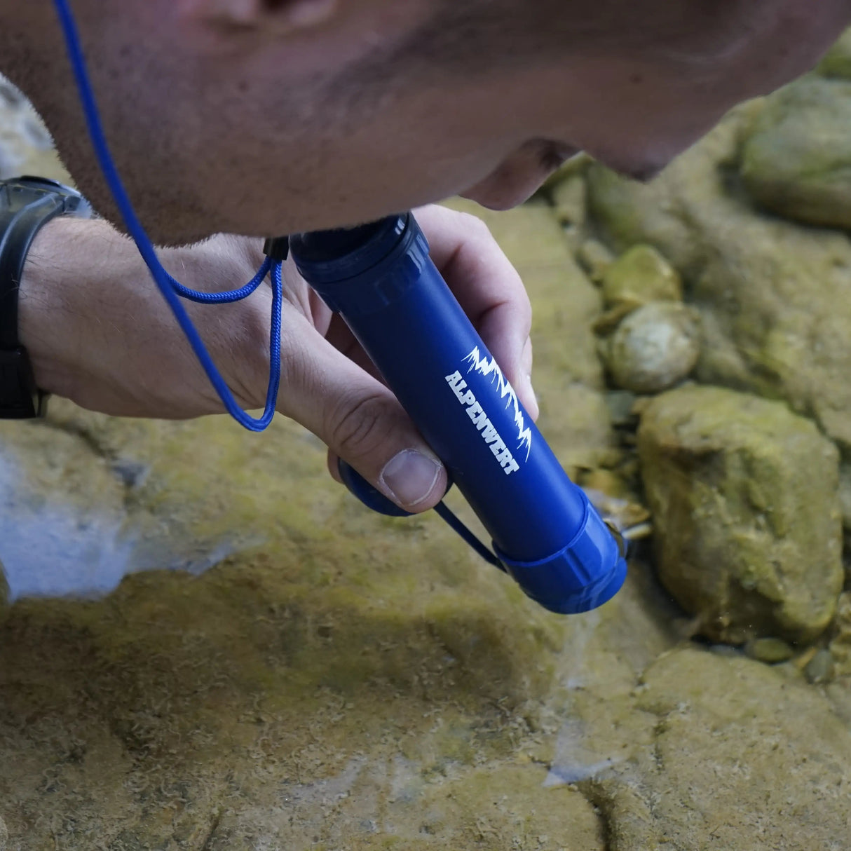 Mit dem Outdoor Wasserfilter direkt aus Fluss oder Quelle trinken – 99,99 % bakterienfrei