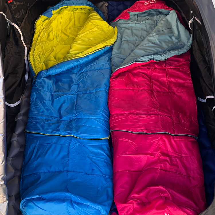 Schlafsack Kinder – mitwachsend, leicht & kompakt für Campingnächte