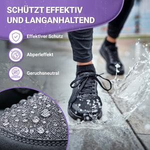 Imprägnierte Sneaker im Regen mit Abperleffekt – Schuhimprägnierung schützt vor Nässe und Schmutz