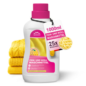 Alpenwert Fein- und Wollwaschmittel 1000 ml neben gestapelten gelben Merino-Strickpullovern